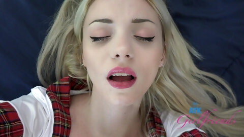Blonde college chick gets fingered by her...